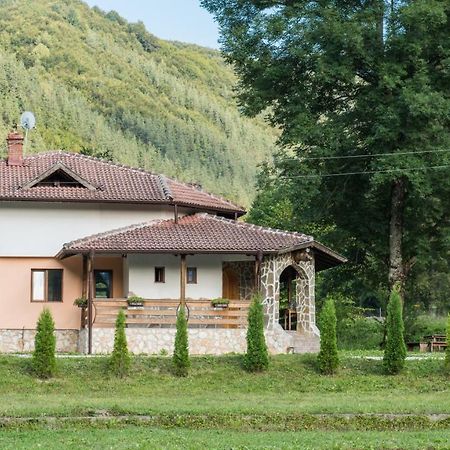 Къща за гости Черна река Рибарица Экстерьер фото